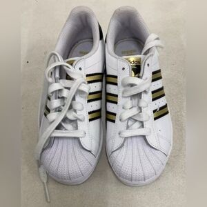 NWOT Adidas Originals Superstar Youth Sneakers Size 2 MSRP $90